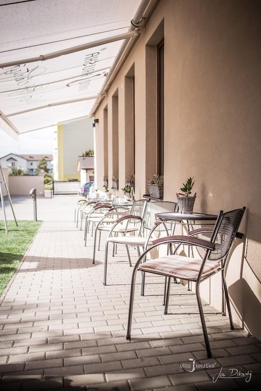 Penzion Vino Hruska Veselí nad Moravou Buitenkant foto